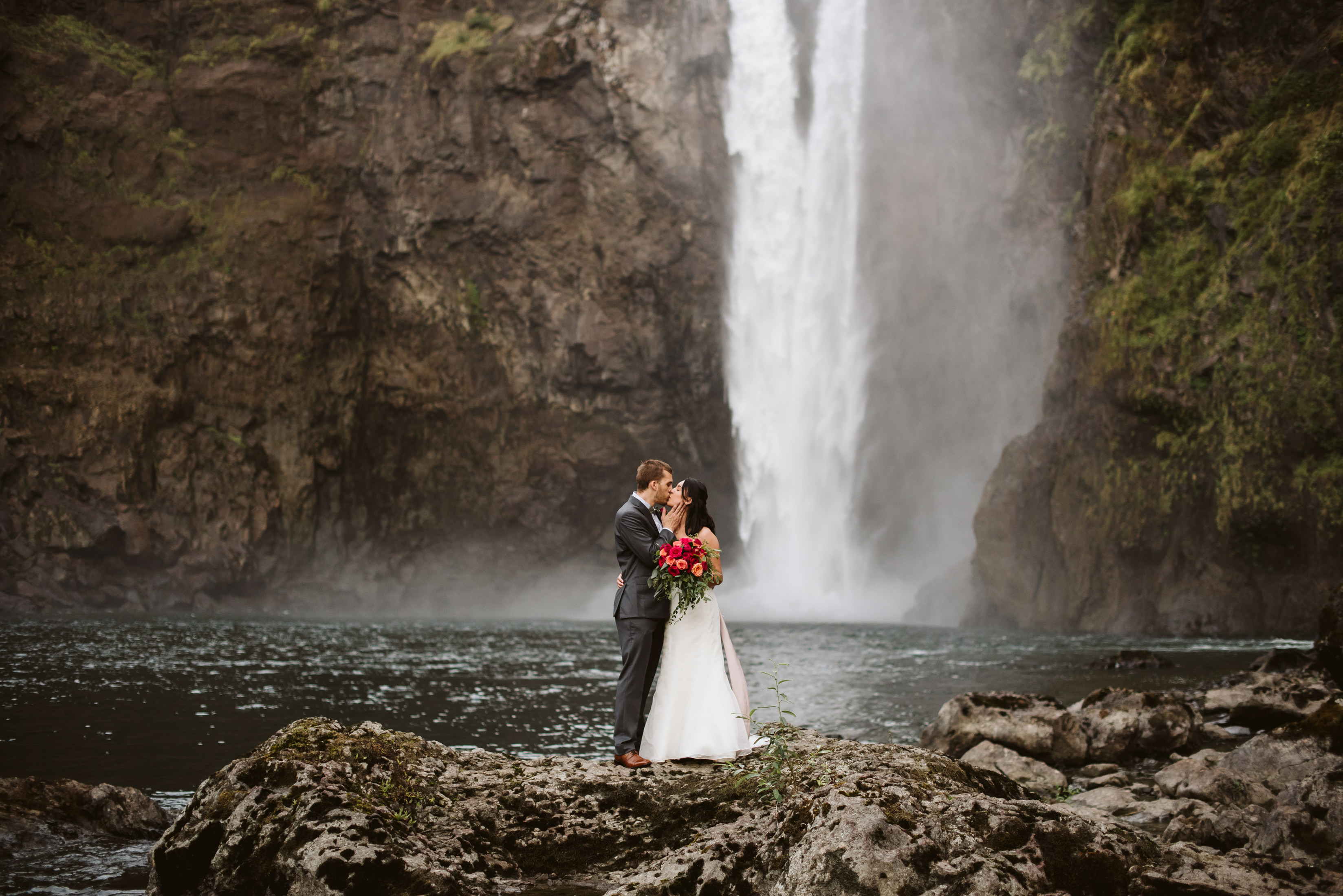 wedding photos by Snoqualmie Falls waterfall
